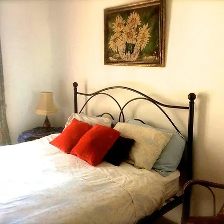 In House - 5 Guests-2 Bedrooms - 2 Bathrooms In Old Town House *