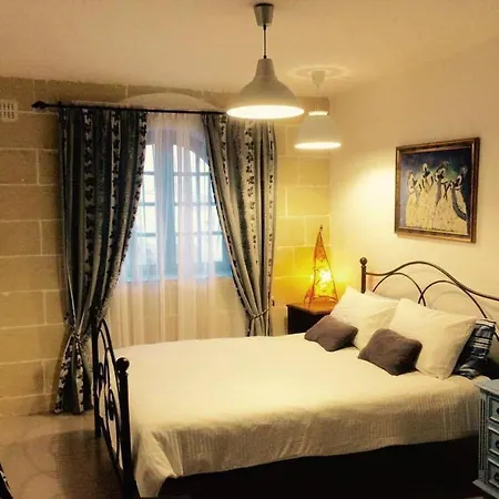 In House - 5 Guests-2 Bedrooms - 2 Bathrooms In Old Town House *