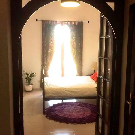 In House - 5 Guests-2 Bedrooms - 2 Bathrooms In Old Town House
