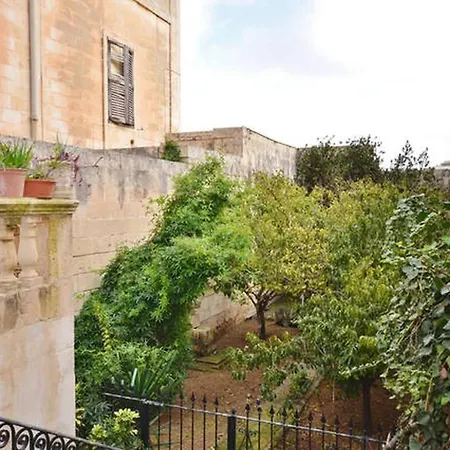 In House - 5 Guests-2 Bedrooms - 2 Bathrooms In Old Town House *